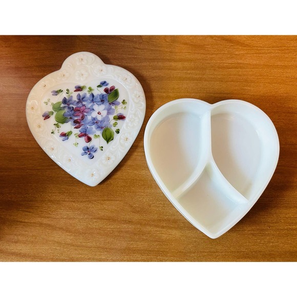 Vintage milkglass divided lidded heart shaped trinket dish hand-painted flowers - Picture 5 of 10